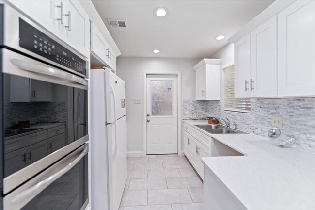 Photo - 12119 Dunlap St