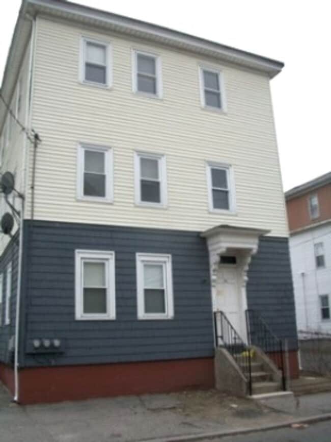 Building Photo - 36 Grape St Unit 3