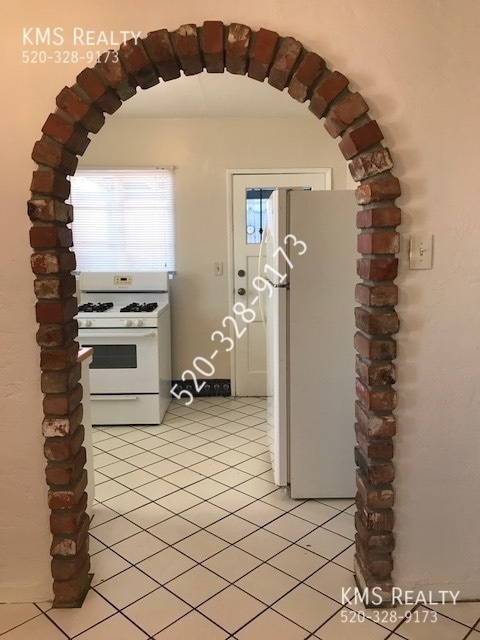 Photo - 625 N Desert Ave