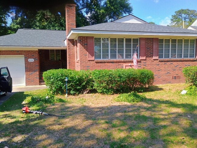 Building Photo - 626 Columbus Dr
