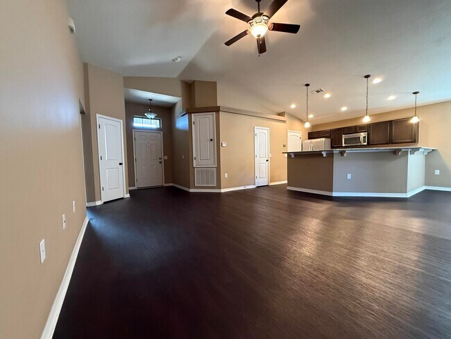 Photo - 233 Croft Cir