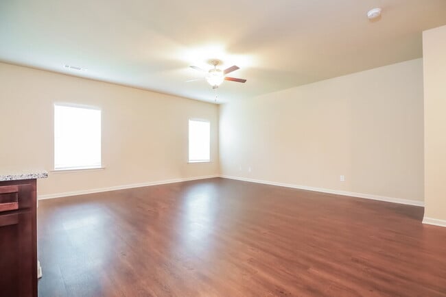 Photo - 432 Vermeer Ct