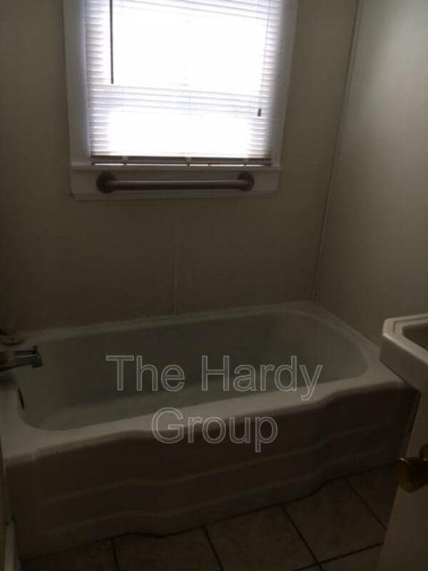 Photo - 413 3rd Ave NW