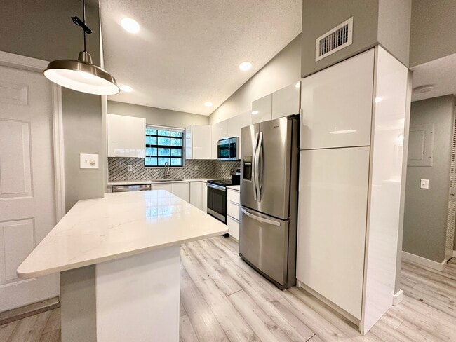 Building Photo - 2800 Palmwood Terrace Unit 2210