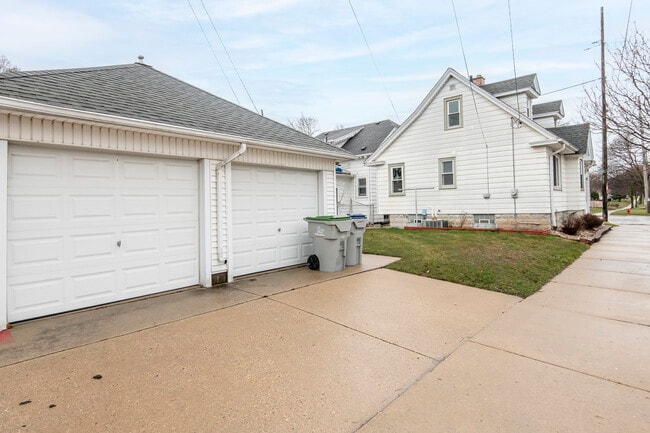 Photo - 3500 S Clement Ave