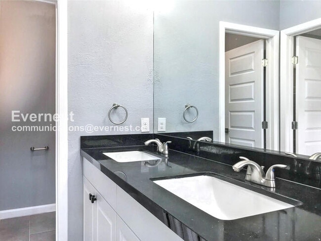 Photo - 6701 Paris St