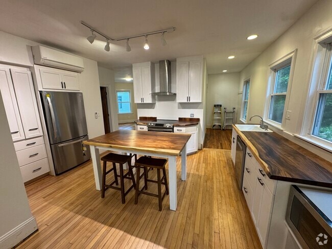 Building Photo - 135 W Park St Rental