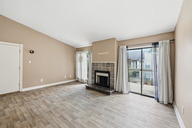 Photo - 9707 Richmond Ave Unidad 16