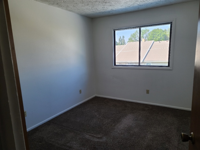 238 Dale Dr Unit Utilities Included