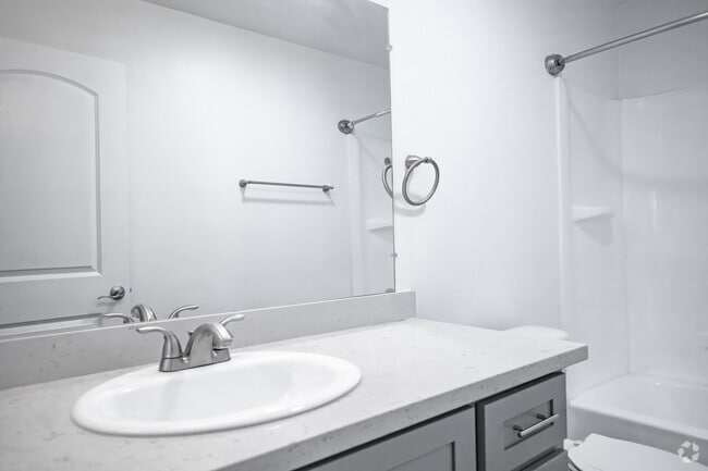 2BR, 2BA - 1100SF