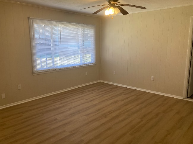 Photo - 202 Mountain View Dr