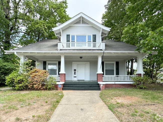 Building Photo - Adorable 2 Bedroom - Upstairs Unit Conveni... Rental