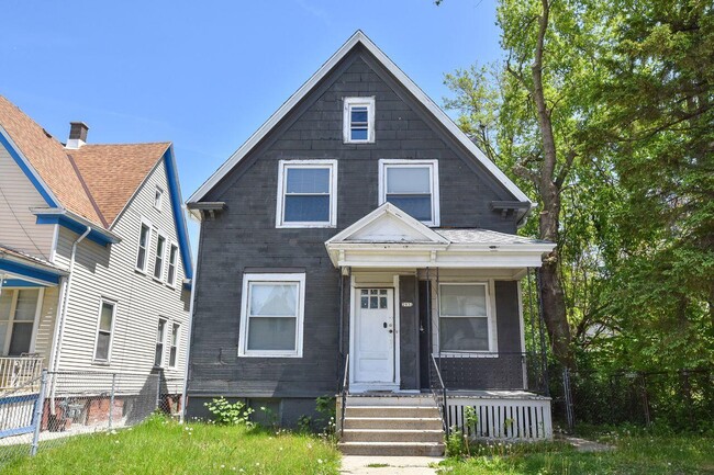 Photo - 2932 N Holton St