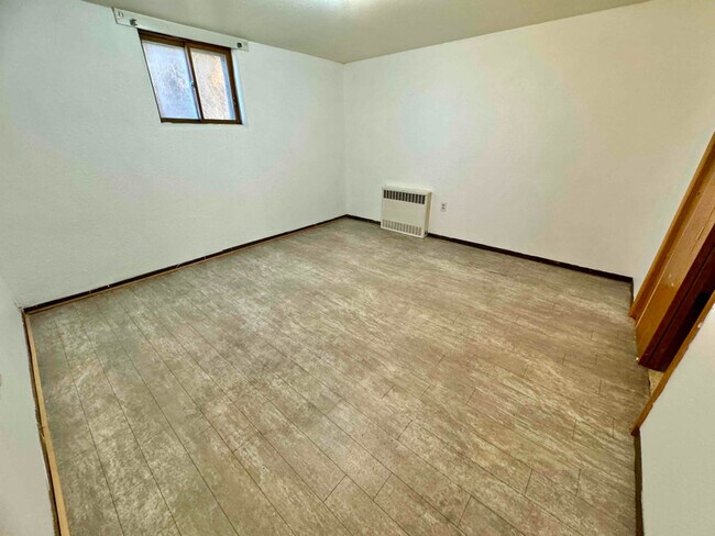 Photo - 302 W 7th St