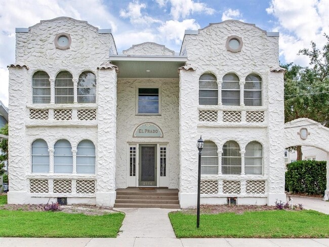 2114 W Dekle Ave Unit 4
