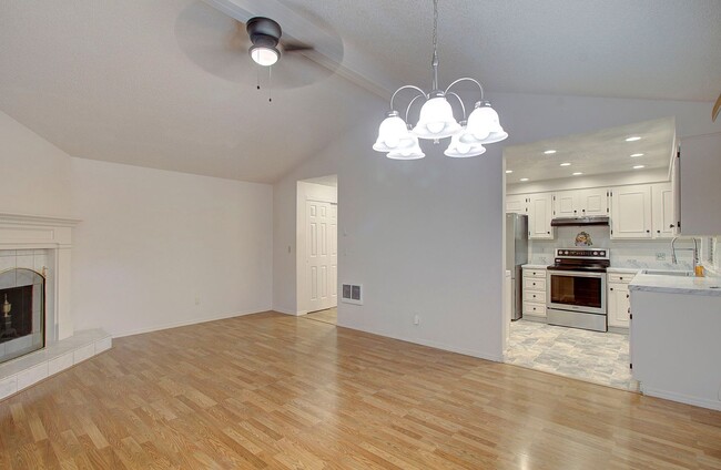 Photo - Bright 3 Bedroom 2 Bath Home in Pinebrook! Stainless Appliance Package