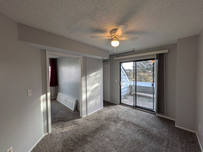 Photo - 1 bed, 1 bath Natural Light w/Skylight!  **Move-In Special** Unidad 207