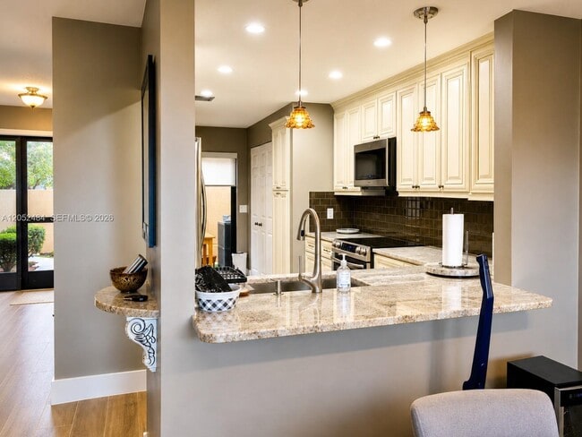 Photo - 437 Prestwick Ln