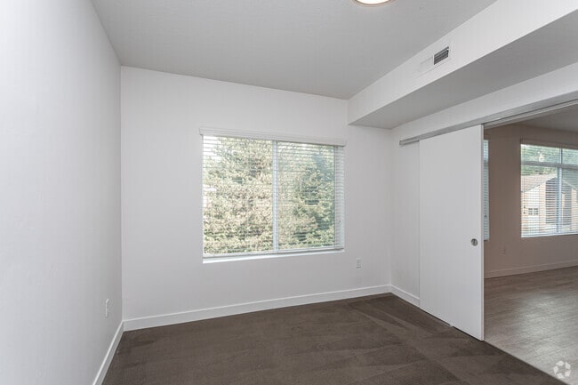 2BR, 2BA - Xenon