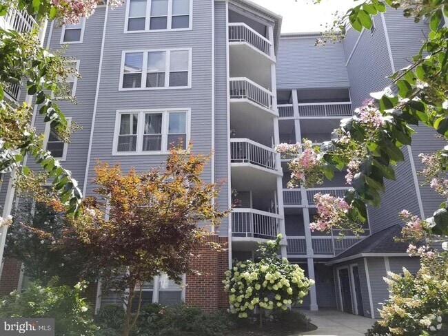Building Photo - 3178 Summit Square Dr Unit 3-B12 Rental