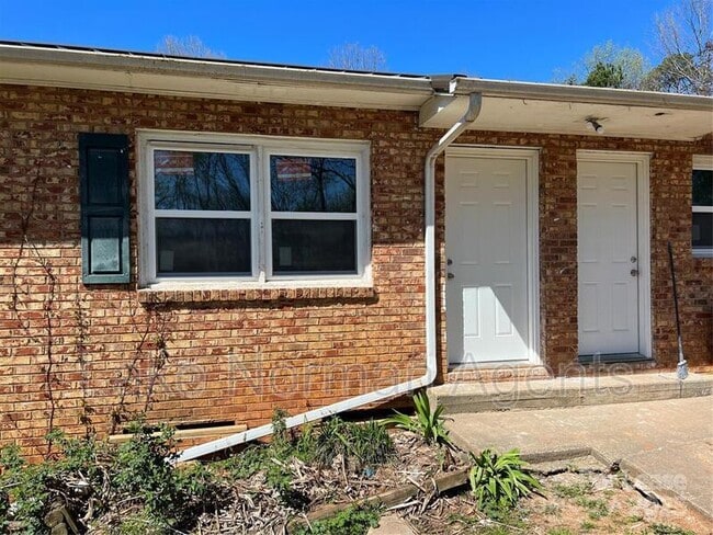 Building Photo - 2320 Shade Tree St Unit 3 Rental