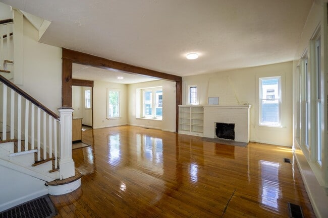 Photo - 965 Lancaster Ave