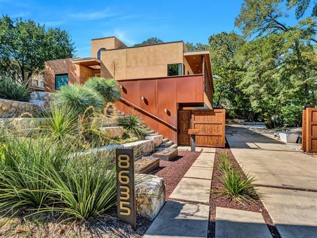 Building Photo - 8635 San Leandro Dr