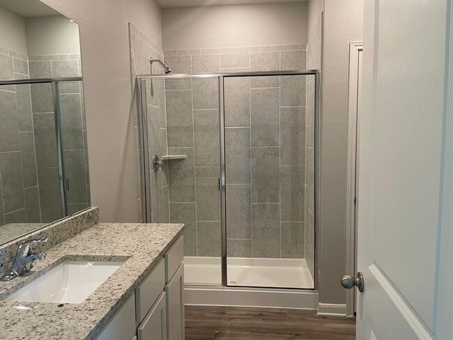 Photo - 2833 Shoreline Way