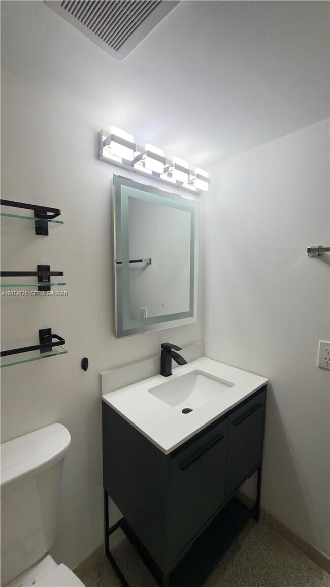 Photo - 755 SW 6th St Unit 6