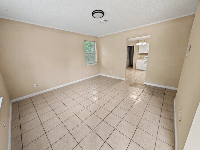 1007 Winton Ave Unit A