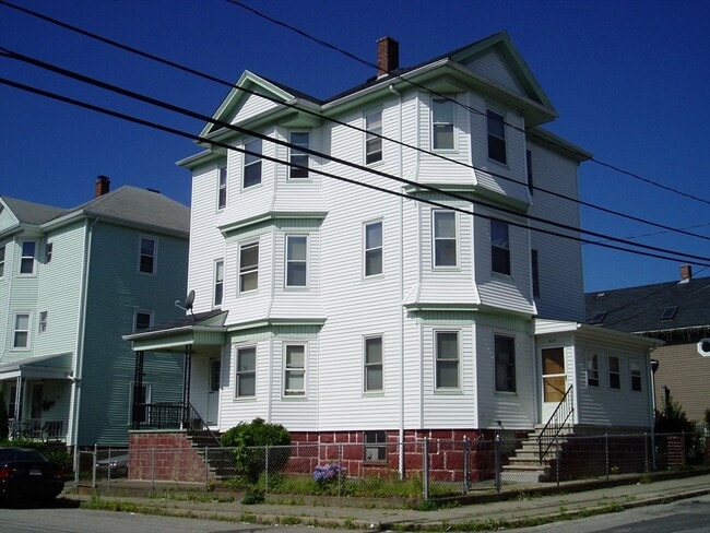 Building Photo - 303 Cambridge St Unit Apt 3