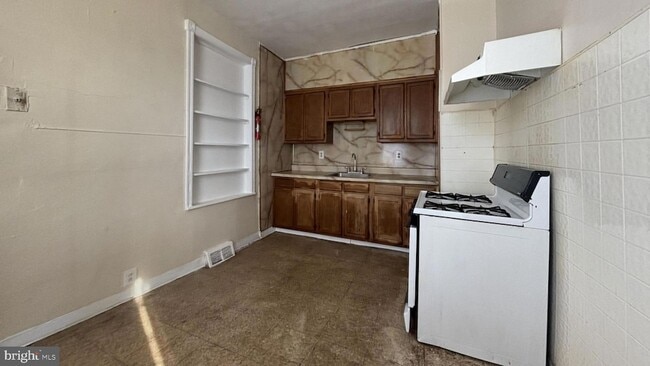 Photo - 5471 Delancey St