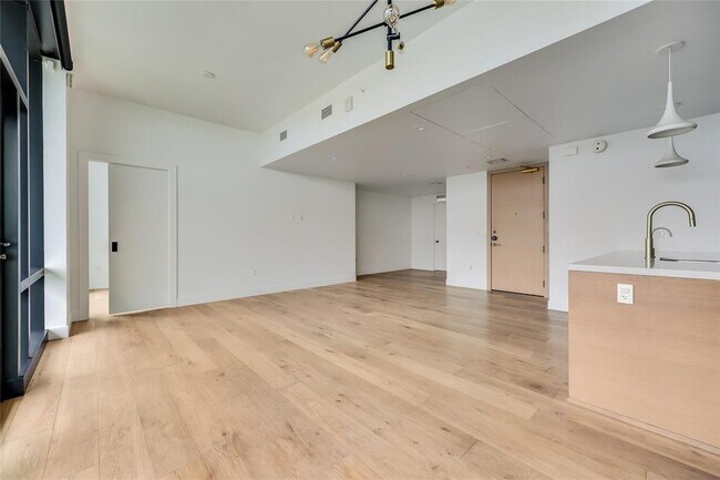 Photo - 70 Rainey St Unit 2302