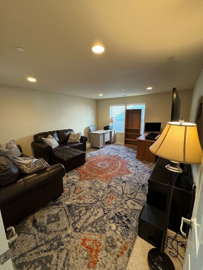 Photo - 1175 Swan Loop