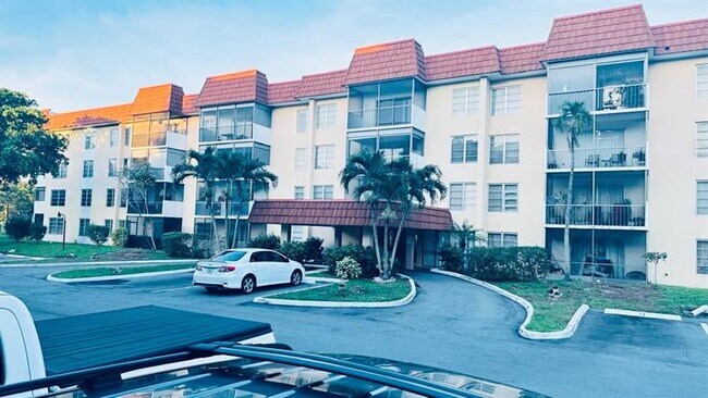 Photo - 4170 Inverrary Dr Unit 105