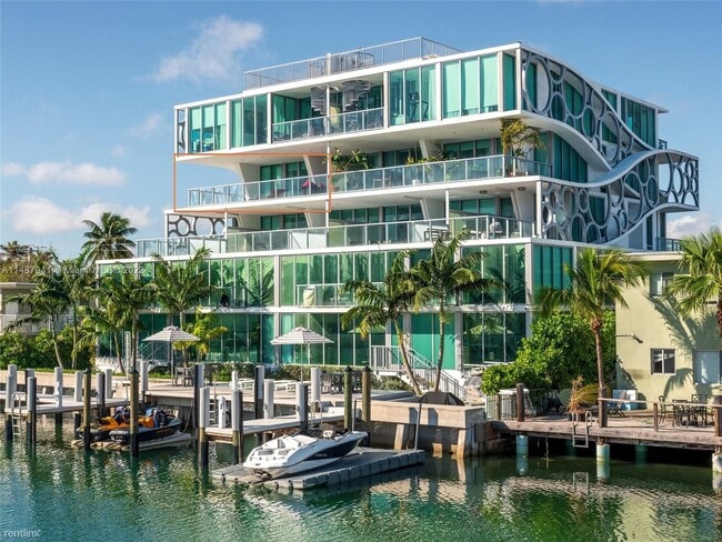 Photo - 2 br, 2 bath Condo - 8425 Crespi Blvd