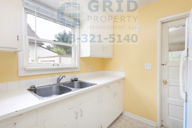 Photo - Charming 2 Bedroom Bungalow Available in Northeast Portland!