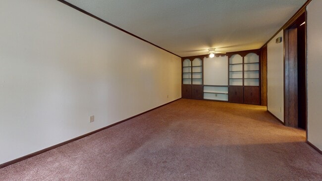 Laurel Court Apartments