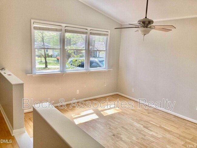 Photo - 104 Castill Pl