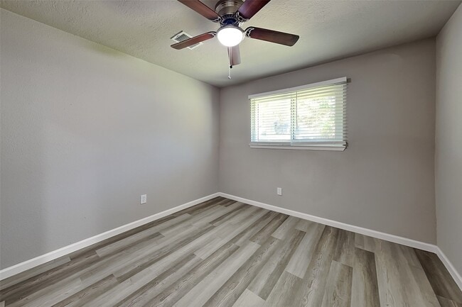 Photo - 1618 Live Oak Hollow St