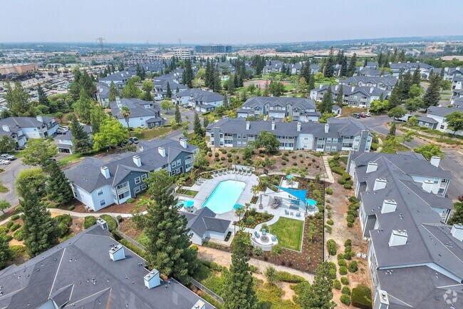 Building Photo - Rosemeade at Olympus Pointe Rental
