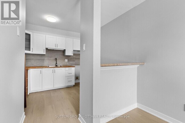 Photo - 2939 Fairlea Cres