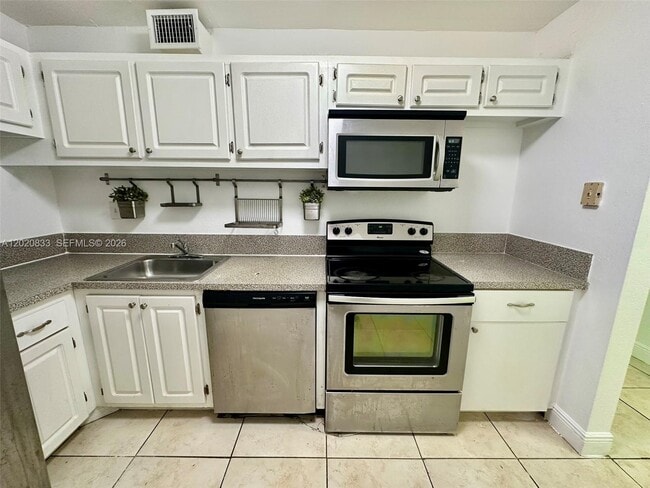 Building Photo - 1800 Sans Souci Blvd Unit 410
