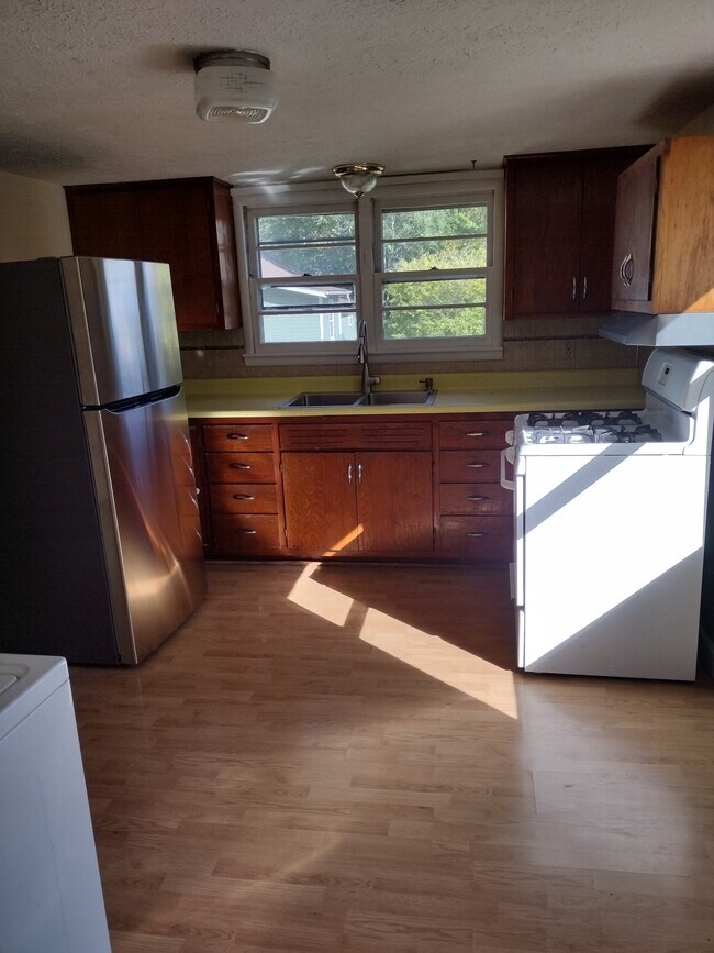 Photo - 705 W 13th St