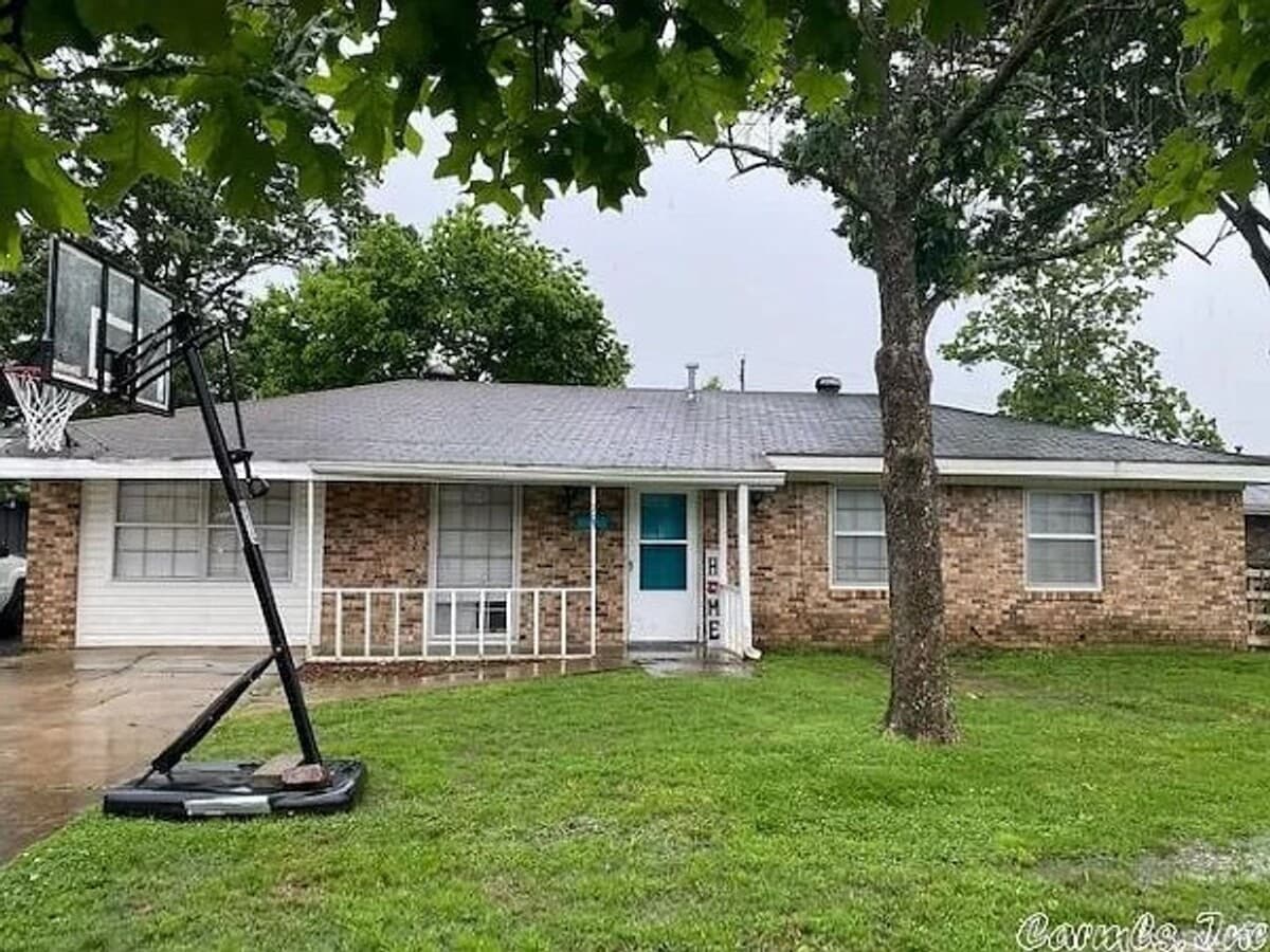 Photo - 203 Lynn Ln