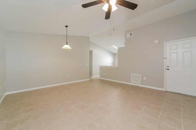 Photo - 326 Daniels Pointe Dr