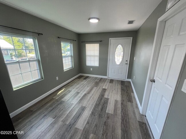 Photo - 1706 Lake Ave