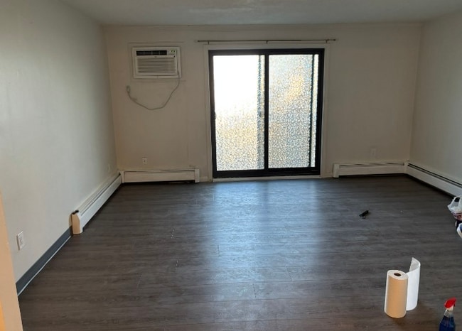 Building Photo - 11 Tiffany Rd Unit 8