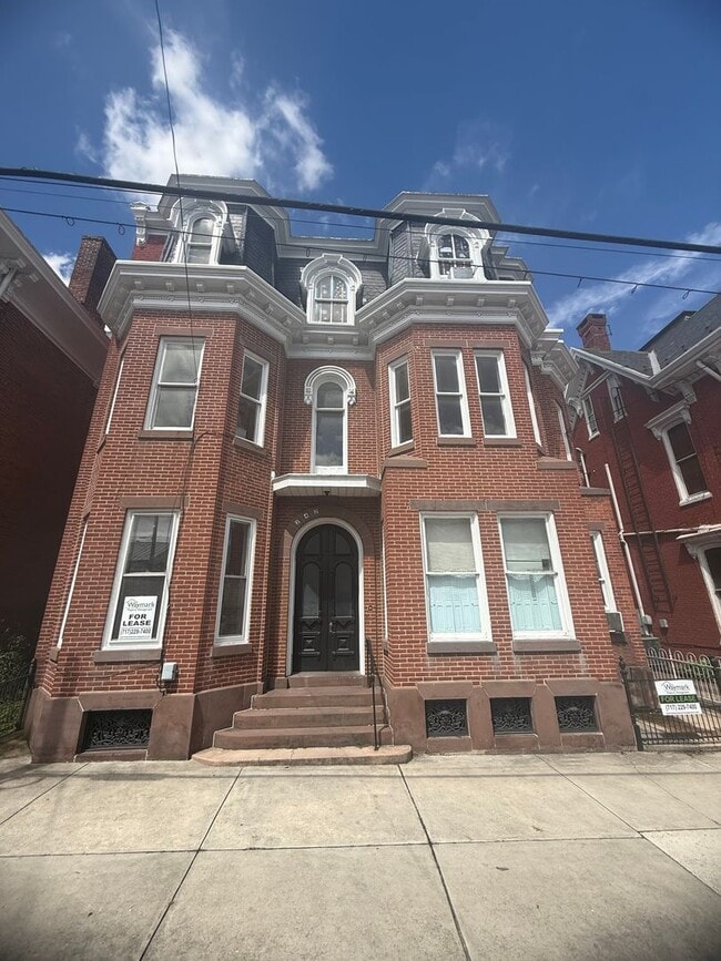 Building Photo - 242 S Hanover St Unit 2A