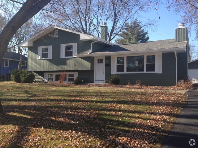 Building Photo - 39 Elmwood Dr Rental